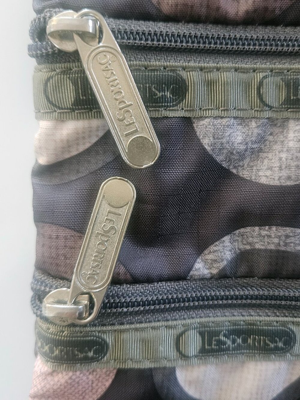 Vintage LeSportsac Travel Crossbody Neutral color DOTS! - Picture 3 of 3